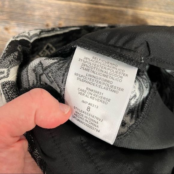 Sam Edelman Women’s 8 Metallic Abstract Dress Shorts. - Picture 9 of 10